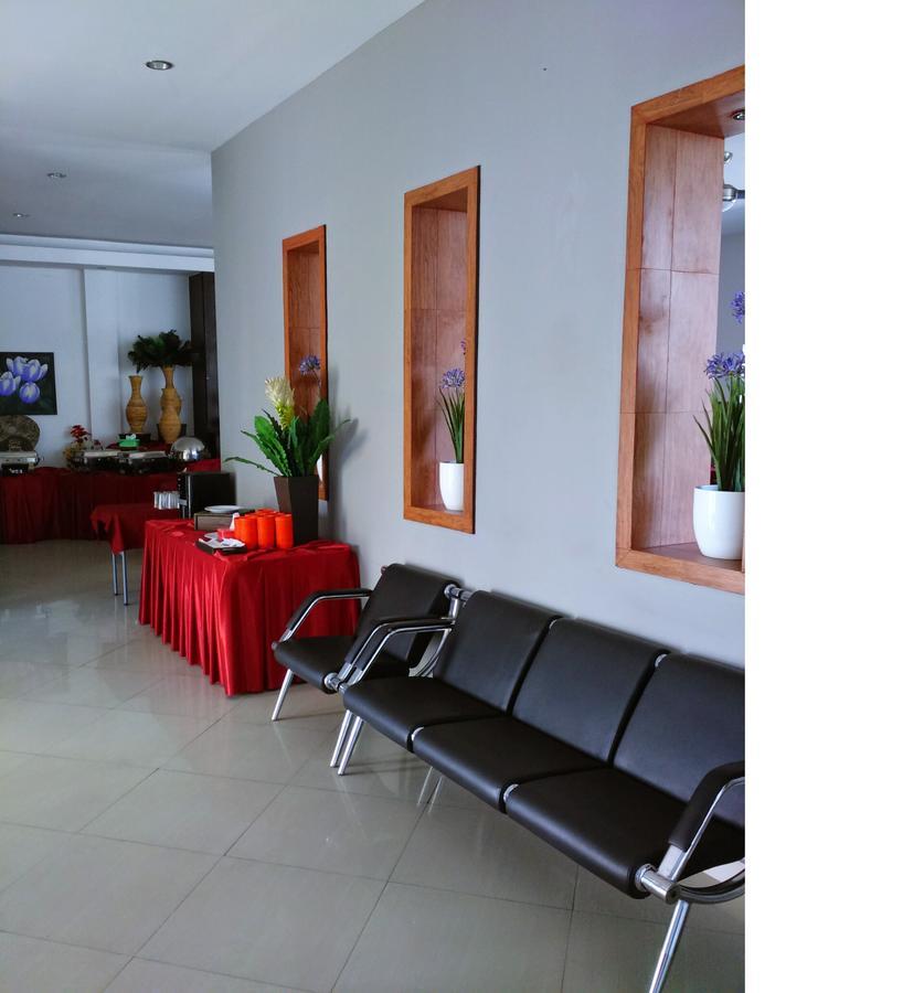 Hotel Transit Pasuruan Exteriér fotografie