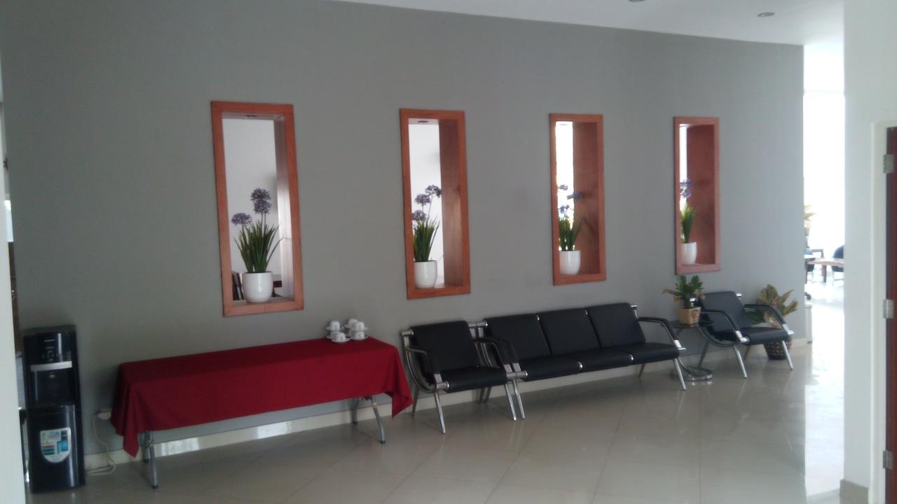 Hotel Transit Pasuruan Exteriér fotografie