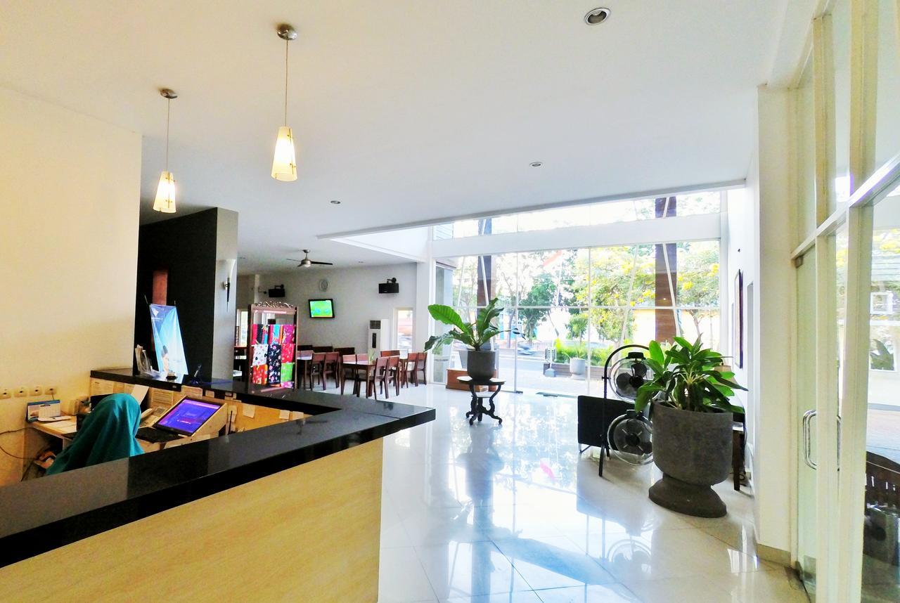 Hotel Transit Pasuruan Exteriér fotografie