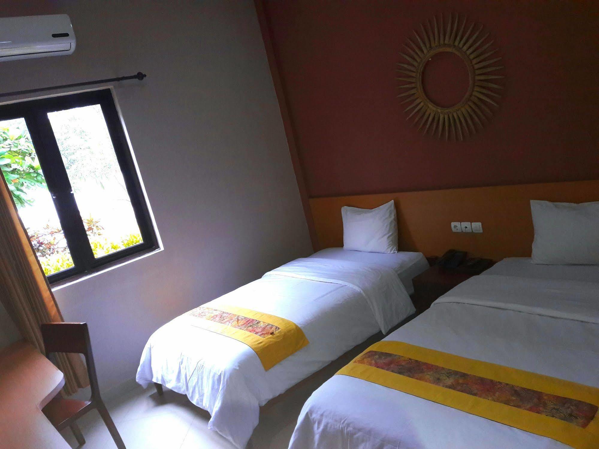 Hotel Transit Pasuruan Exteriér fotografie