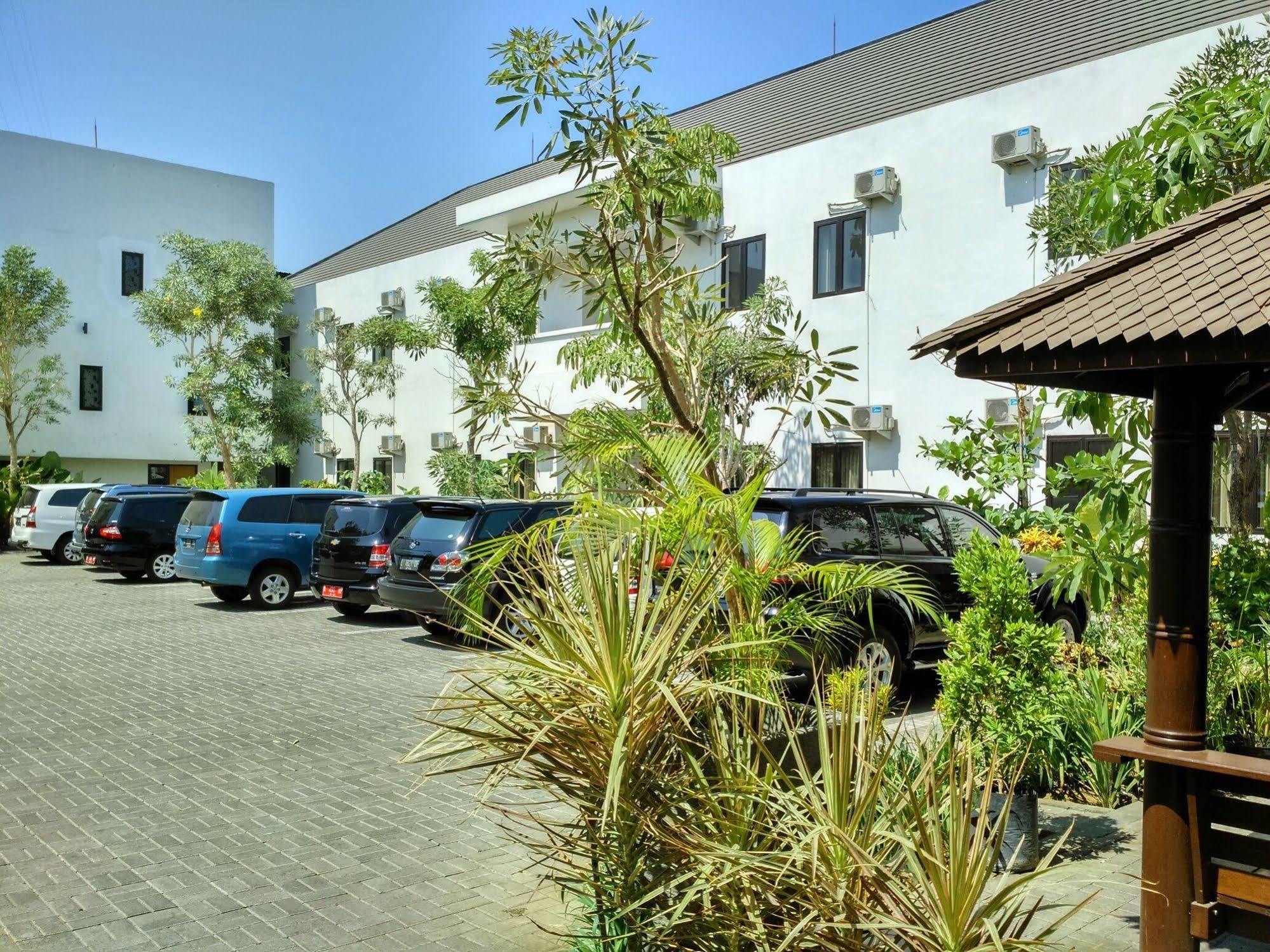 Hotel Transit Pasuruan Exteriér fotografie
