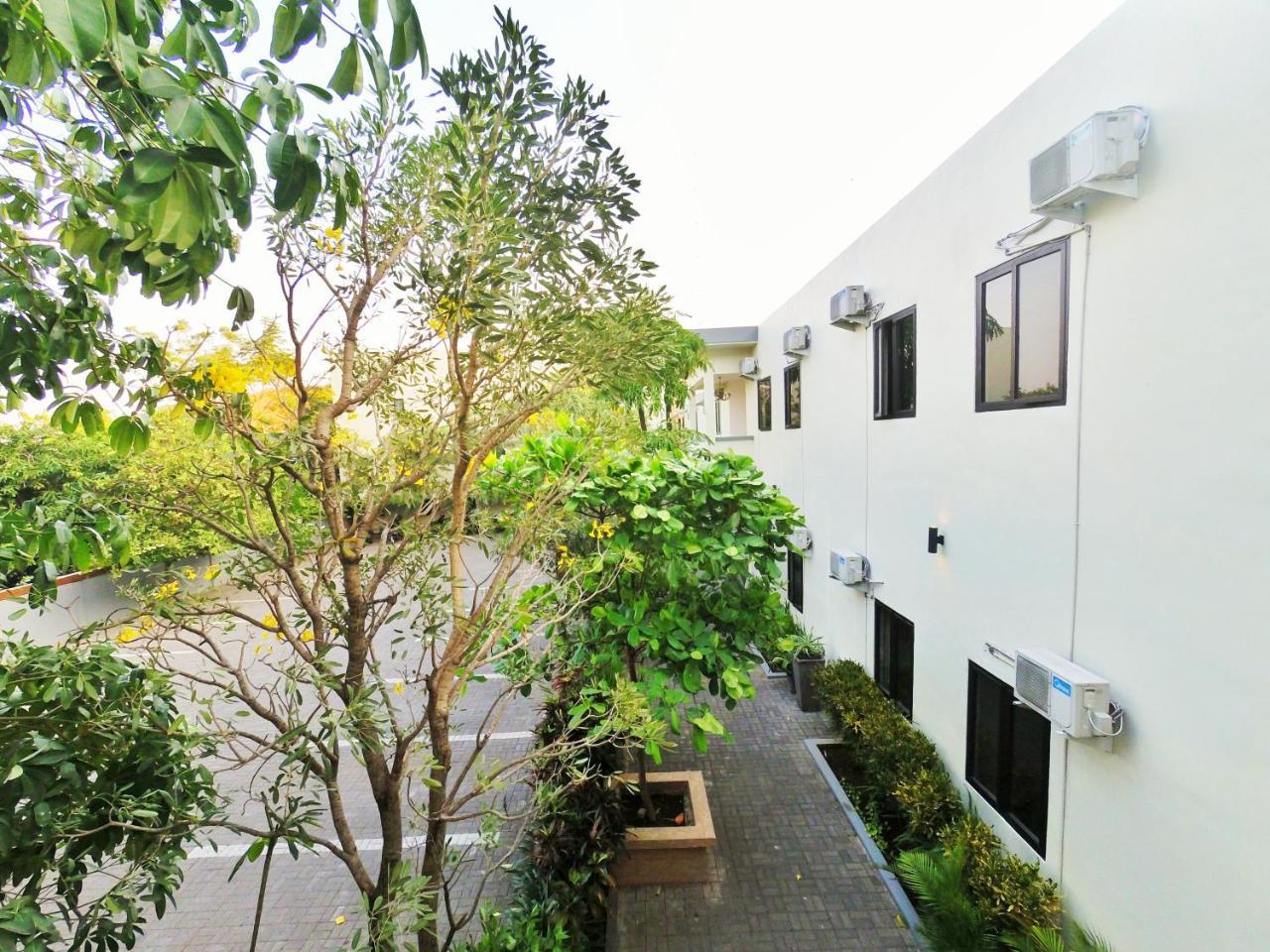 Hotel Transit Pasuruan Exteriér fotografie